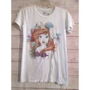 Disney T-shirt Little Mermaid Size Large Short Sleeve Ariel Graphic T-Shirt